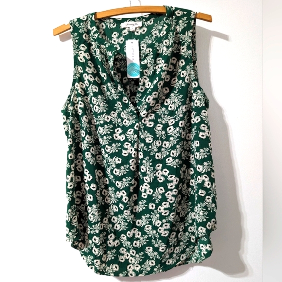 🌸 Monday Fun Angie Pleated Blouse Size S NWT STITCH FIX - Picture 2 of 10